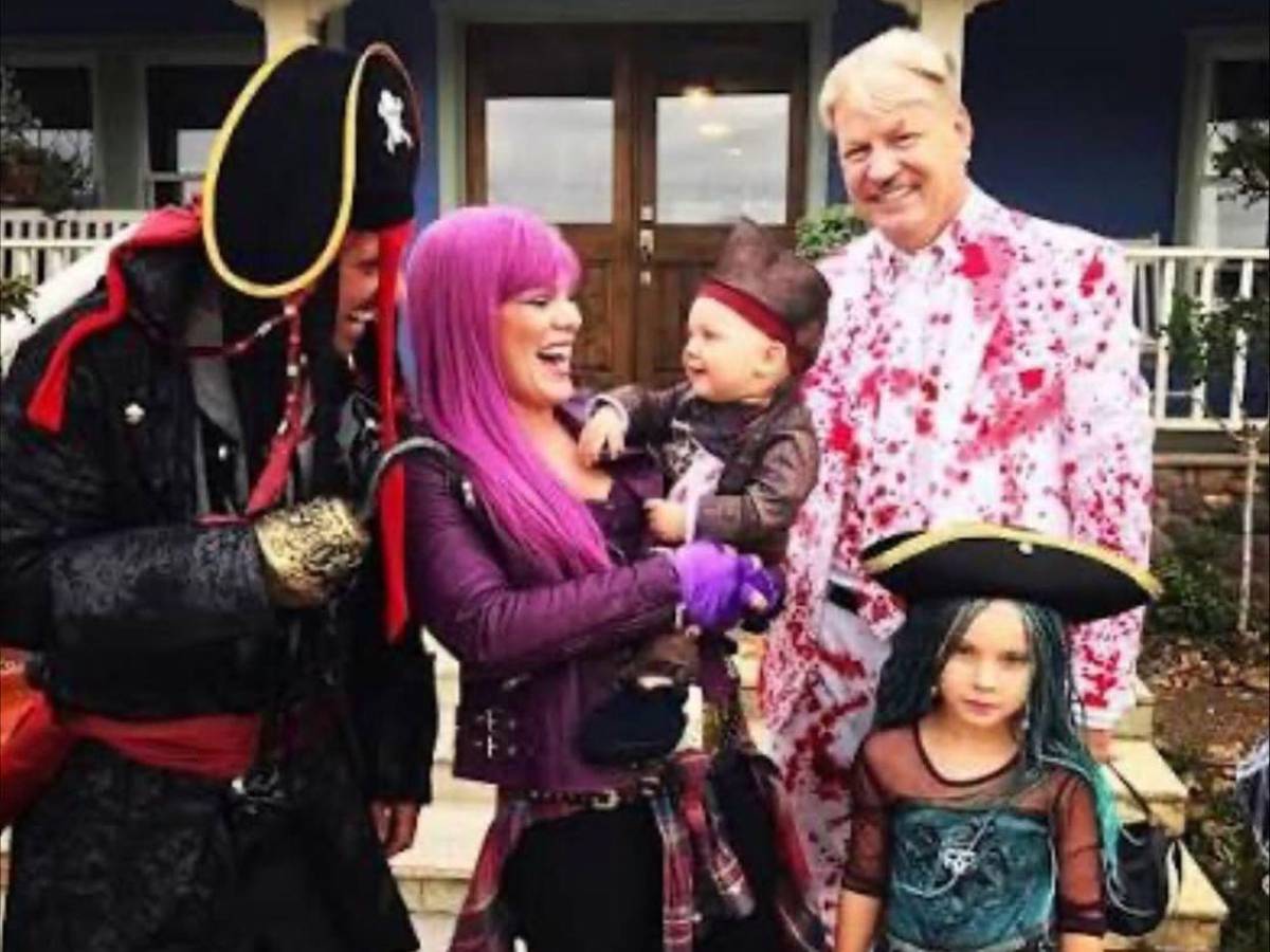 Sola en Nochevieja: la imagen de Pink que preocupa a sus seguidores