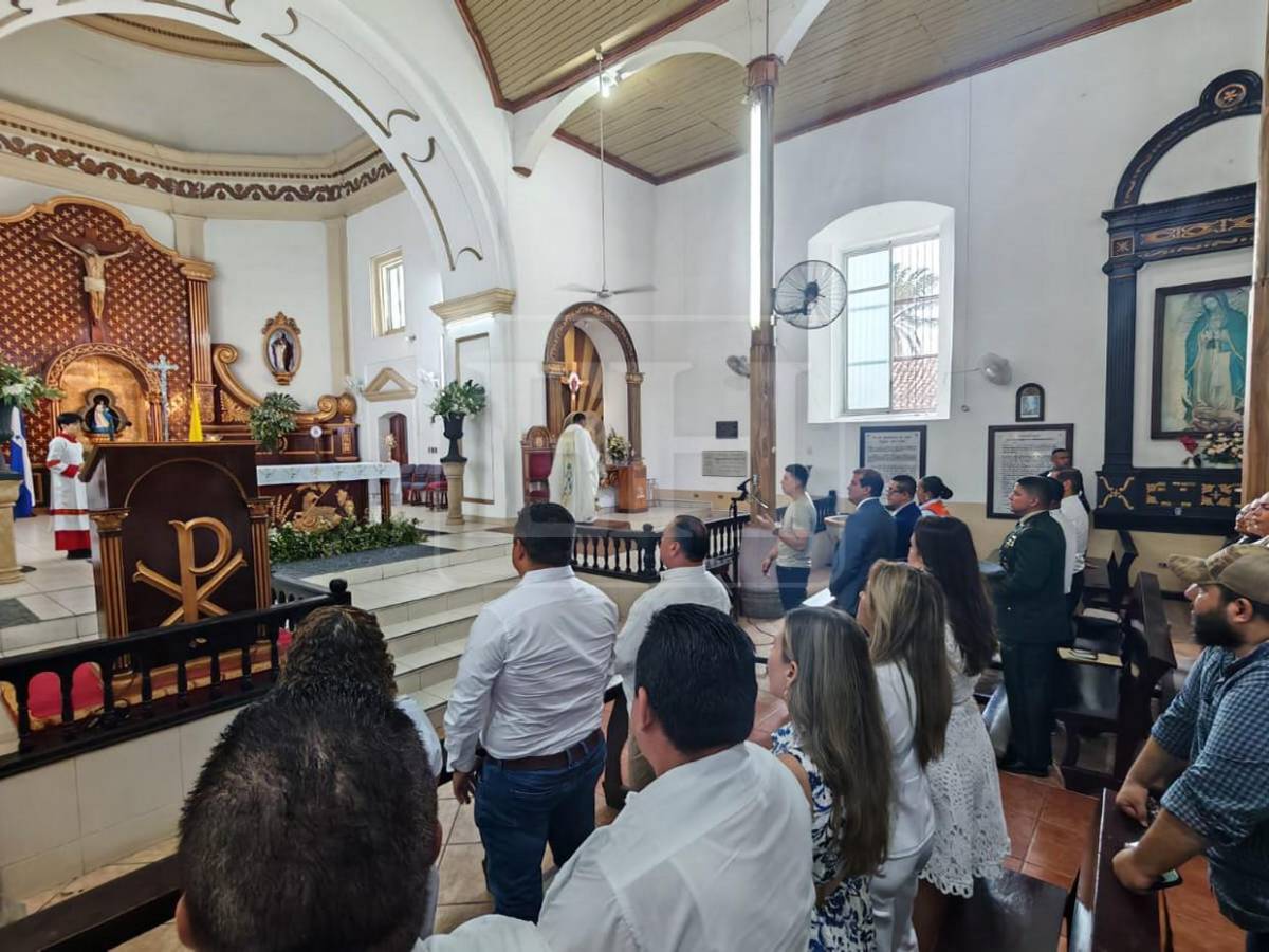Con misa y ofrenda floral al sabio Valle, Choluteca celebra inicio de fiestas patrias