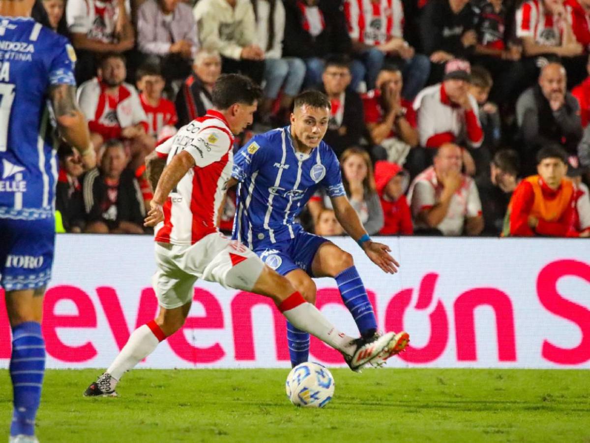 De estrella en Motagua, a no tener minutos en Argentina: El calvario que vive Agustín Auzmendi