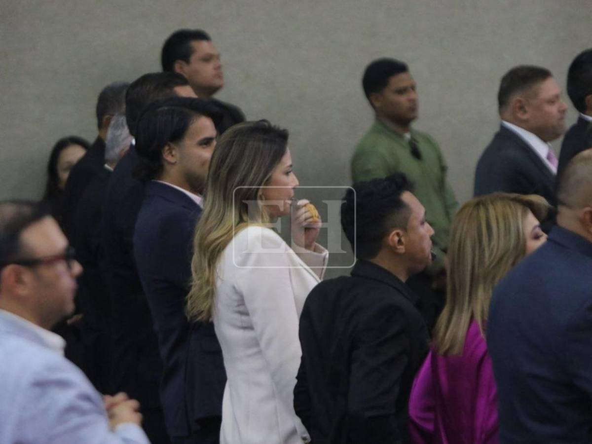 Diputados de Libre sacan silbatos en medio de lectura de denuncias de juicio político