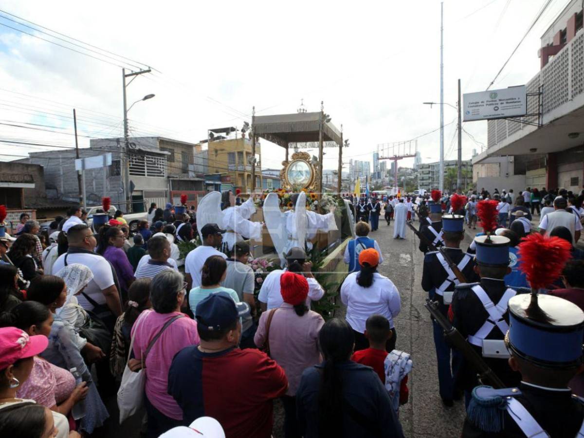 Así se lleva a cabo la peregrinación de la Vigen de Suyapa en la capital