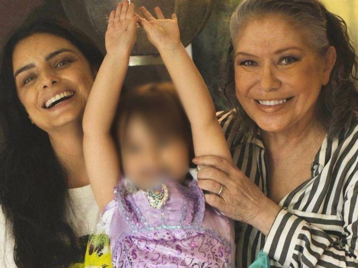 Victoria Ruffo envía un mensaje a Aislinn Derbez tras la muerte de su madre