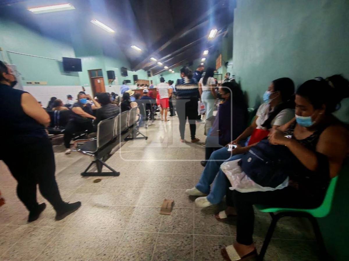 Abarrotada lucen salas del Hospital El Toráx por infecciones respiratorias