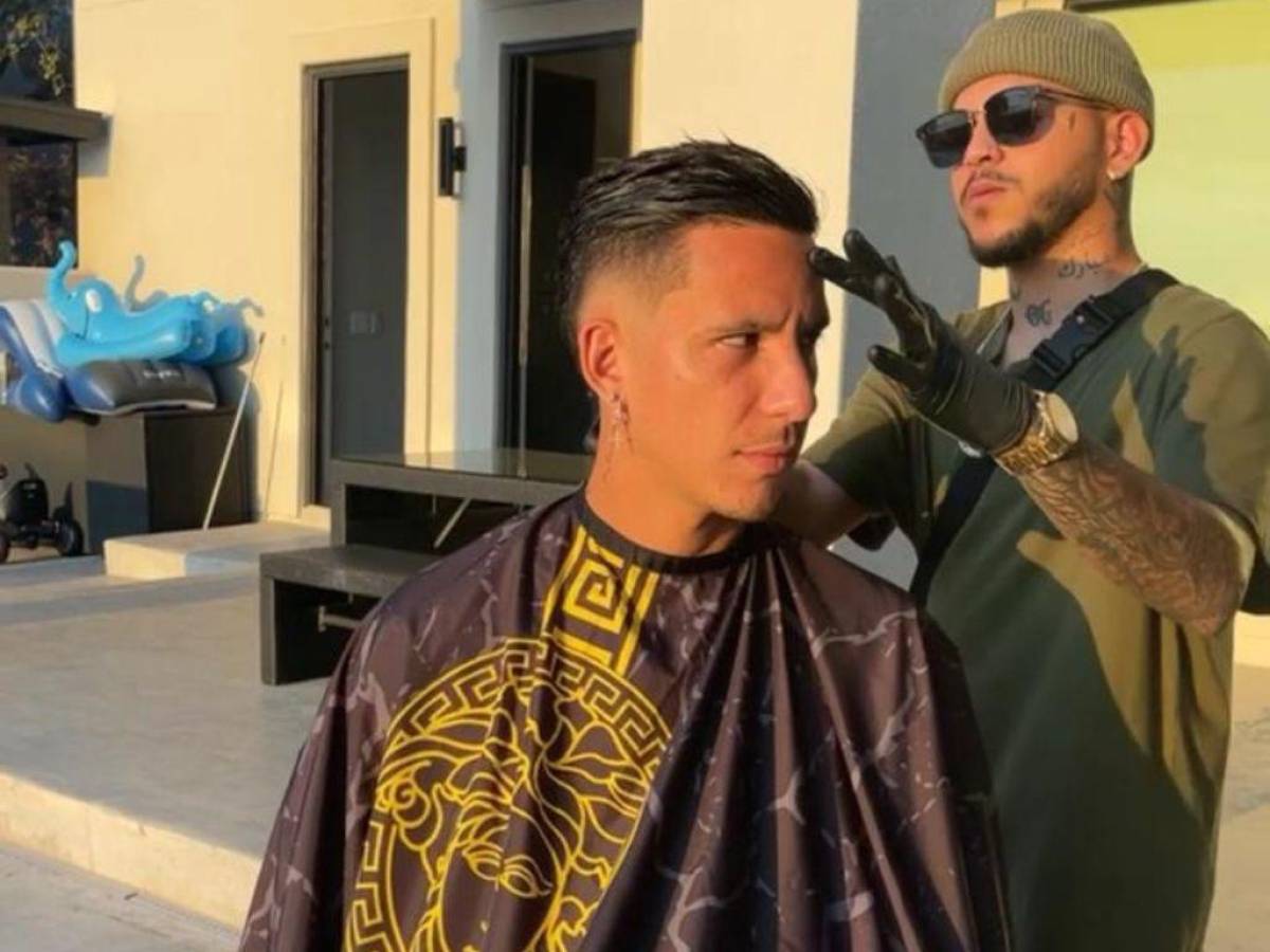 El hondureño también le corta el cabello a Driussi Sebastián, jugador del Austin FC.