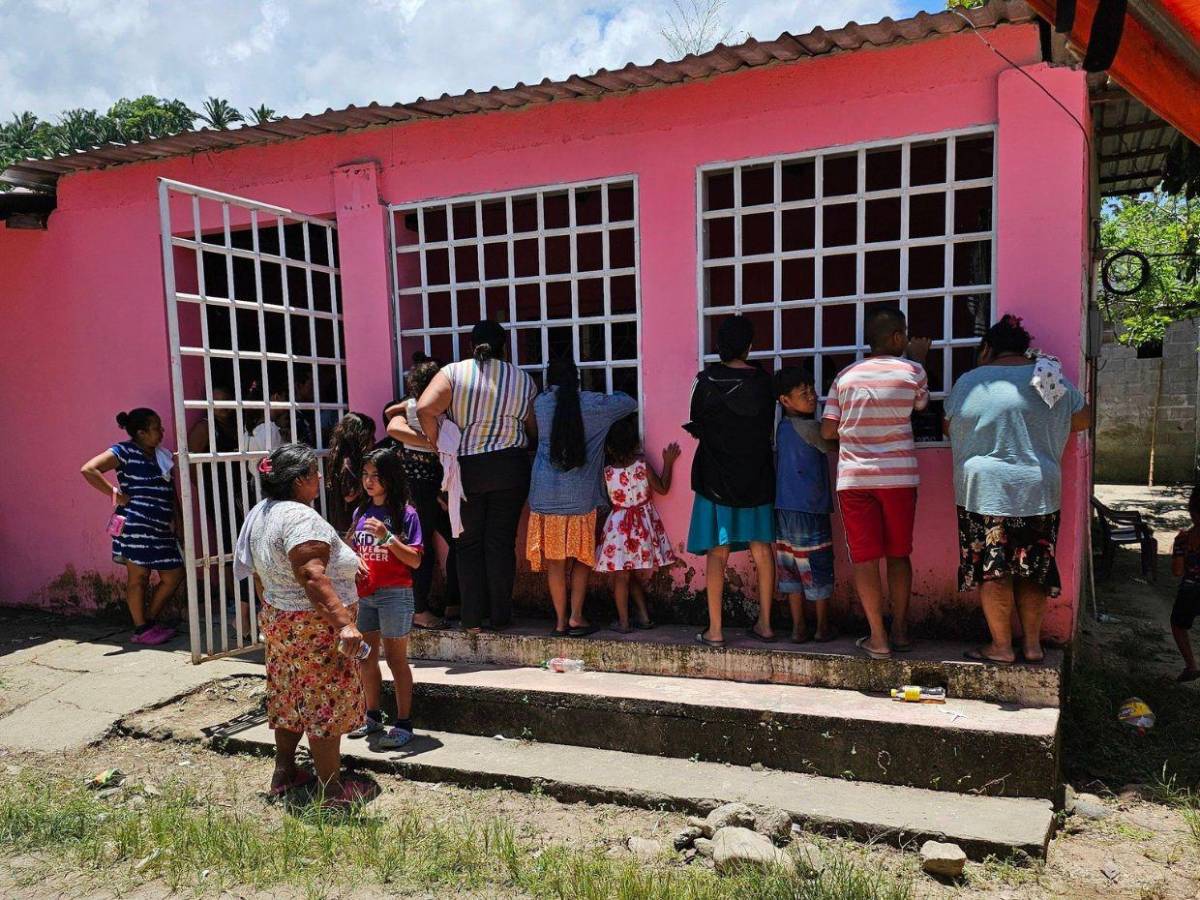 Una madre desconsolada y una familia en luto: entierro de la tiktoker Katherine Mejía