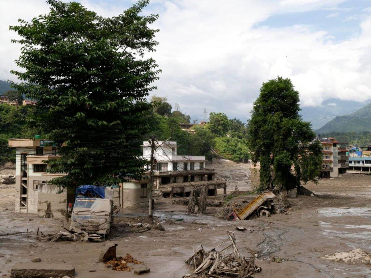 Casi 100 muertos y más de 700 desaparecidos: el desastre de la riada en Nepal