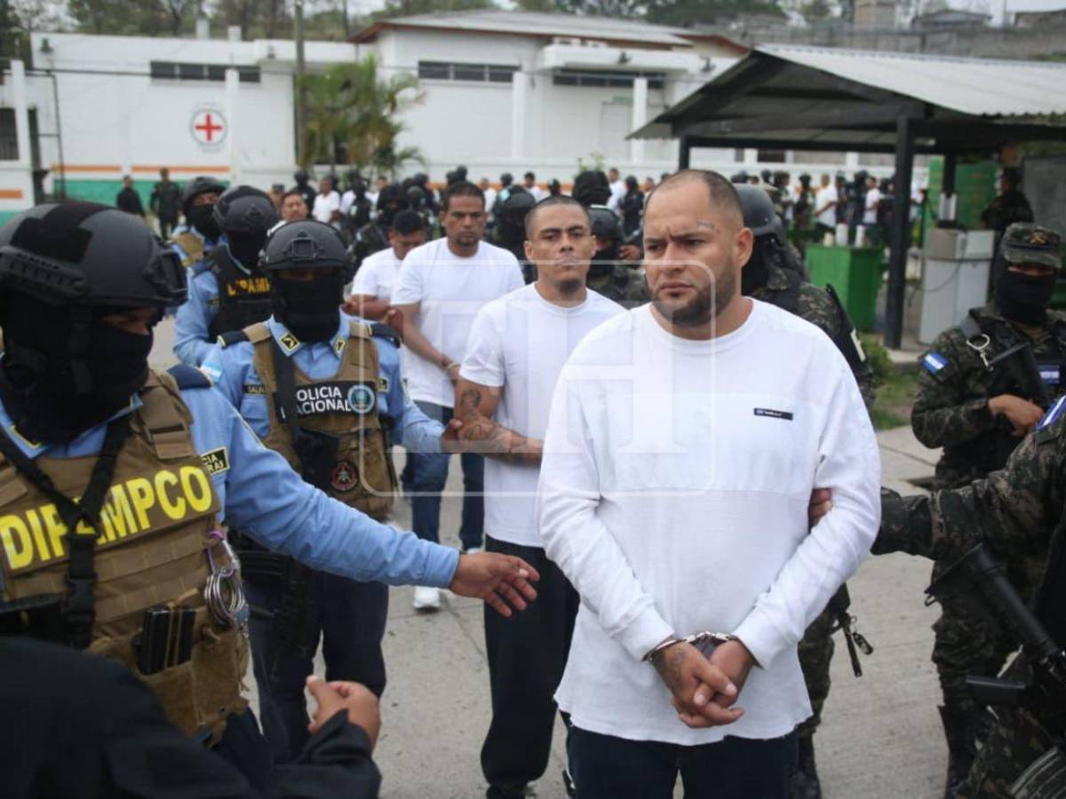 Trasladan a 35 reos de alta peligrosidad para frenar extorsiones desde cárceles