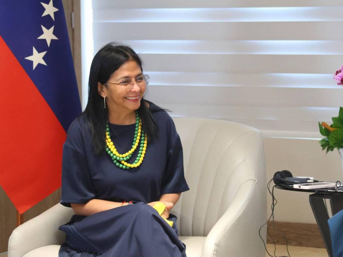 ¿Delcy Rodríguez mantuvo una relación amorosa con el famoso actor Fernando Carrillo? Esto se sabe