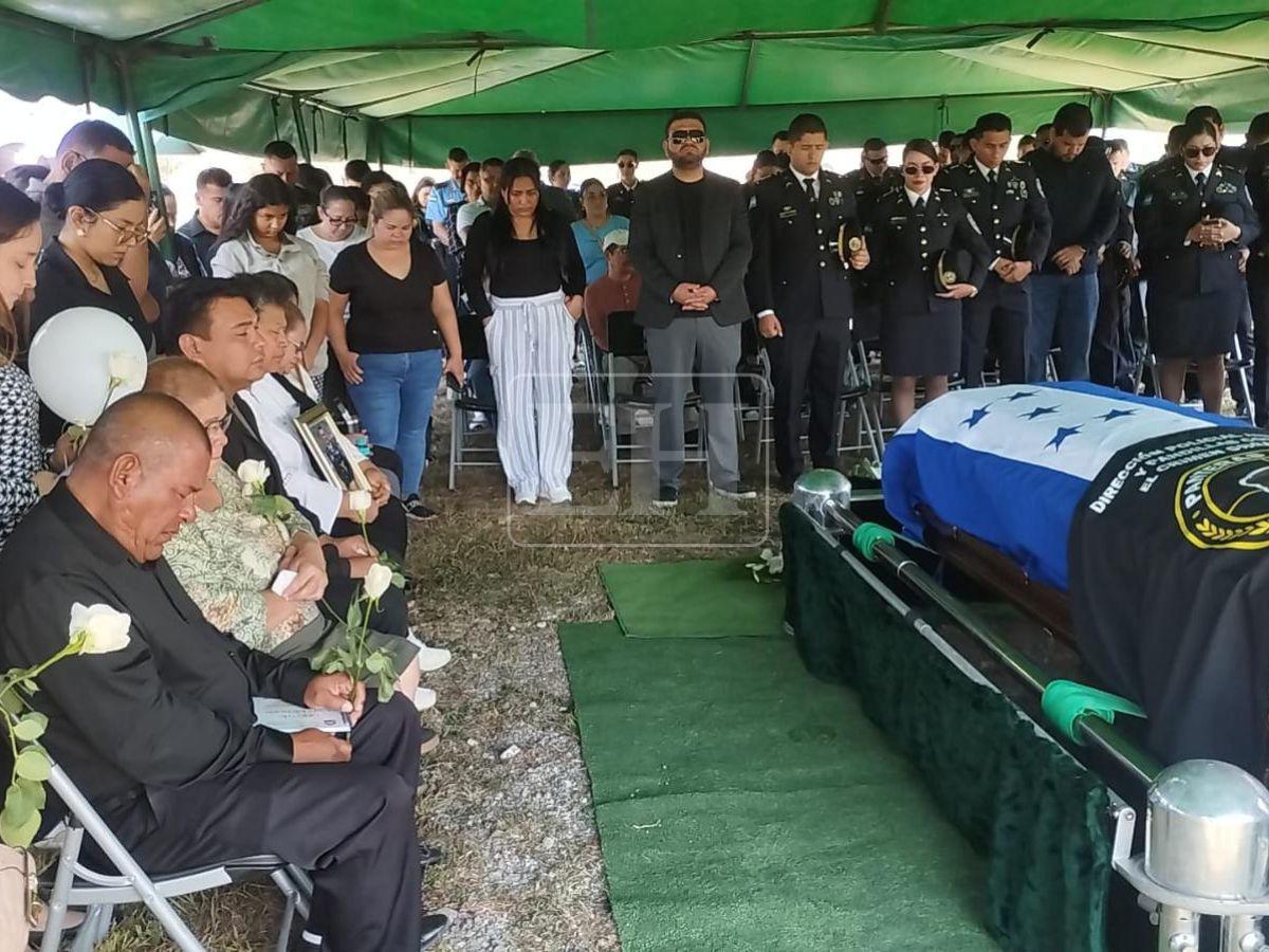 Despiden al comisario Lester Amador, uno de los cinco agentes asesinados en Corinto