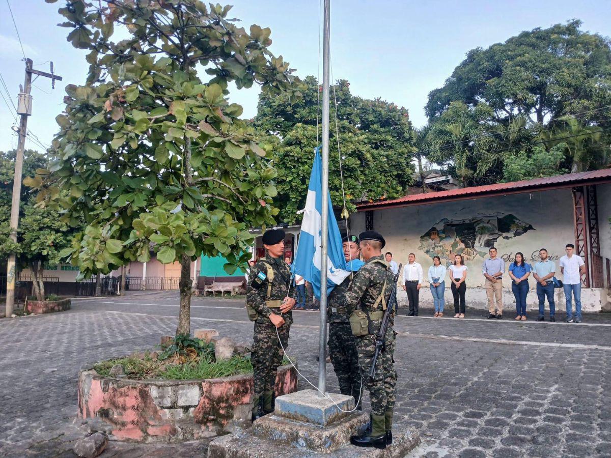 Honduras celebra el Día de la Bandera con izadas en distintas regiones del país