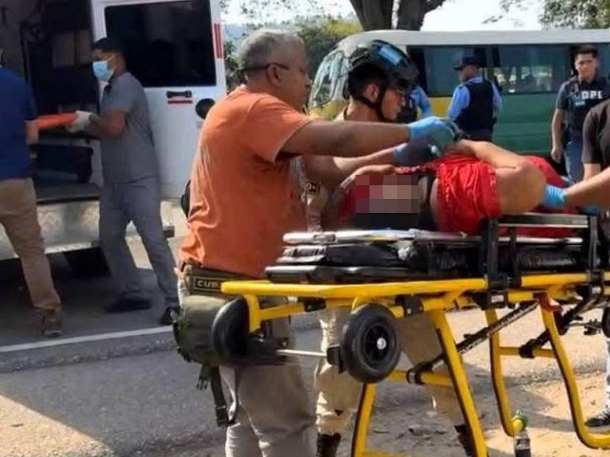La caótica escena que dejó la colisión de un bus contra varios vehículos en Guaimaca