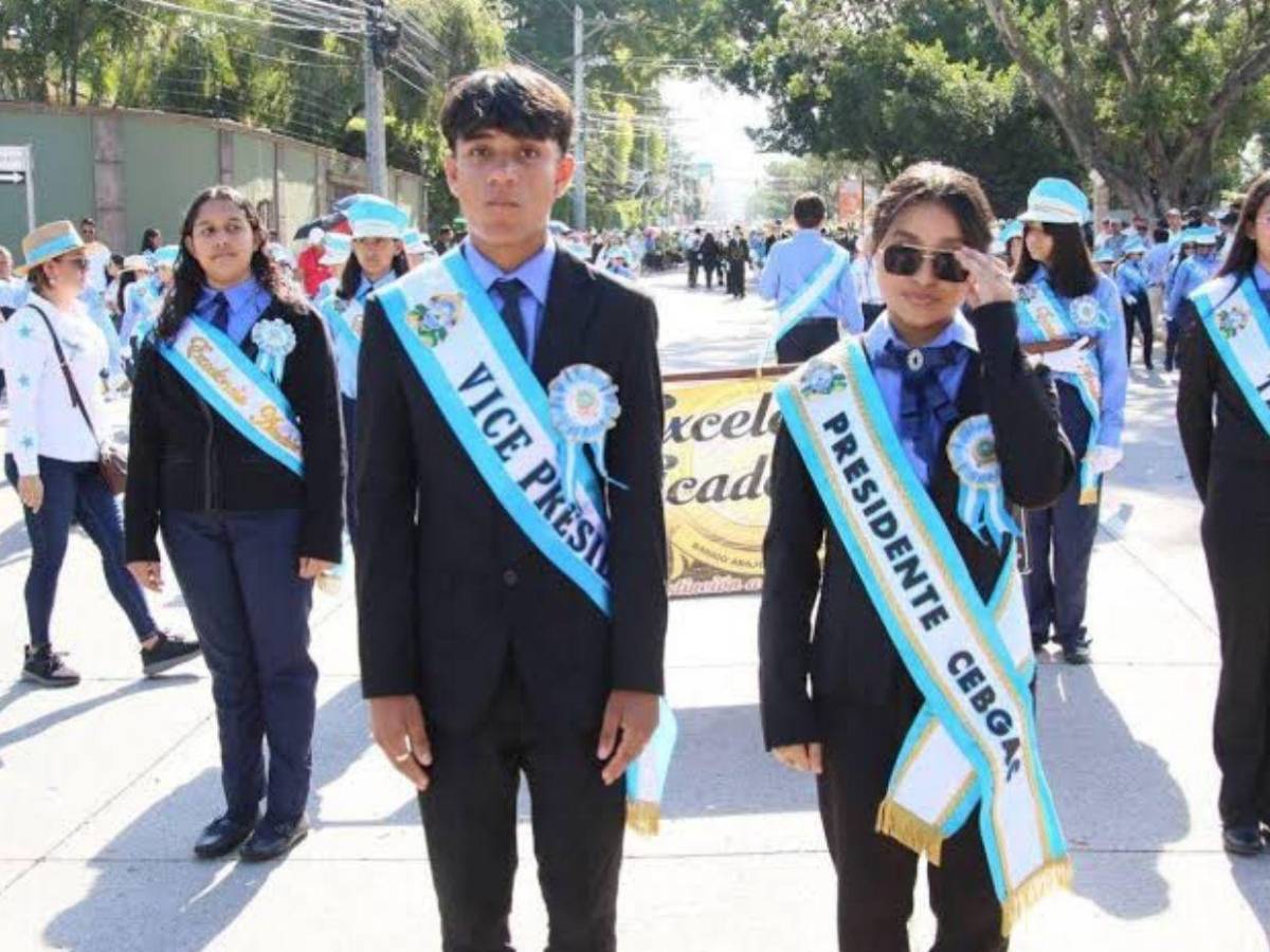 Educación investigará denuncias por extorsión vinculadas con los desfiles