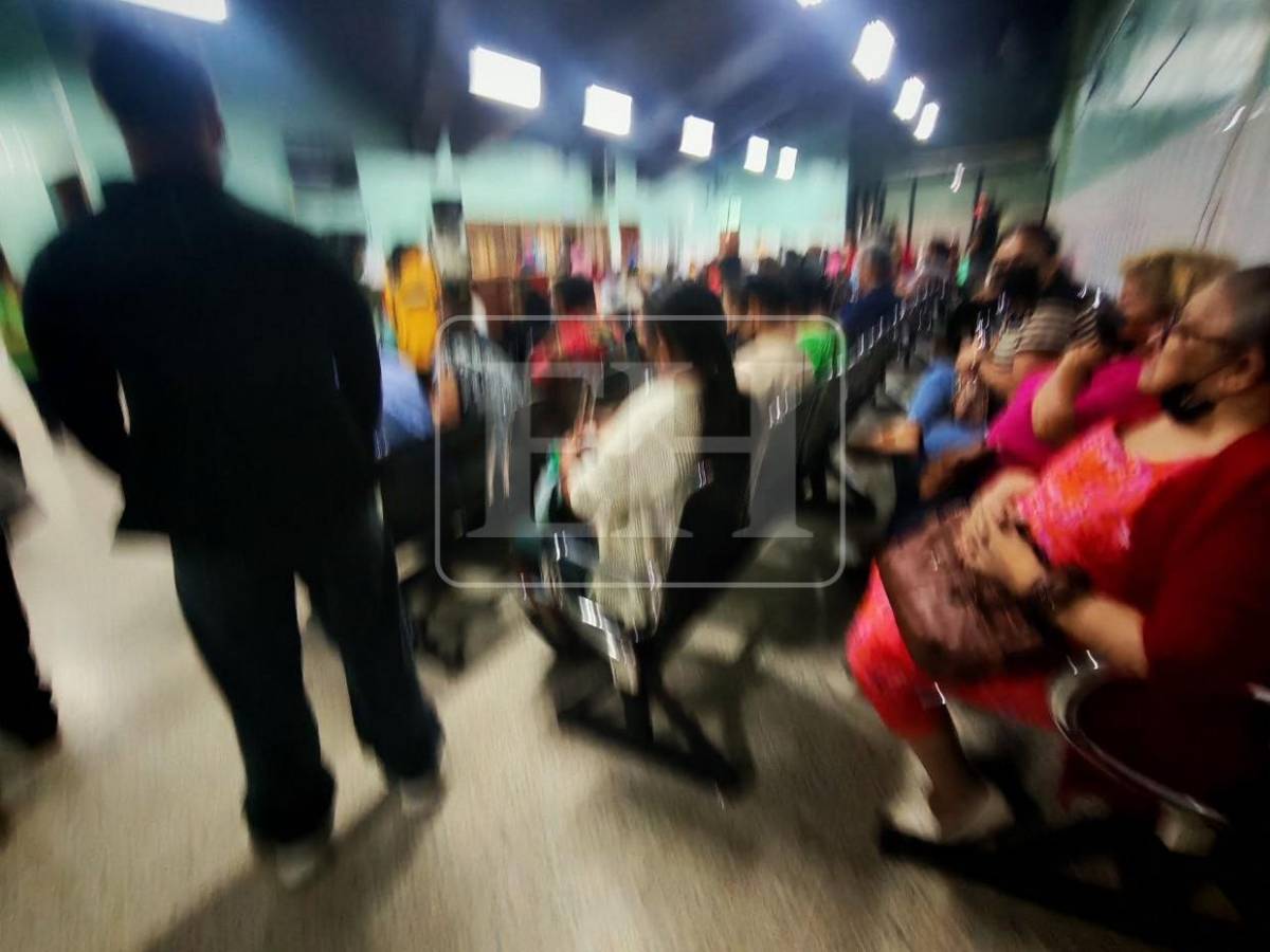 Abarrotada lucen salas del Hospital El Toráx por infecciones respiratorias