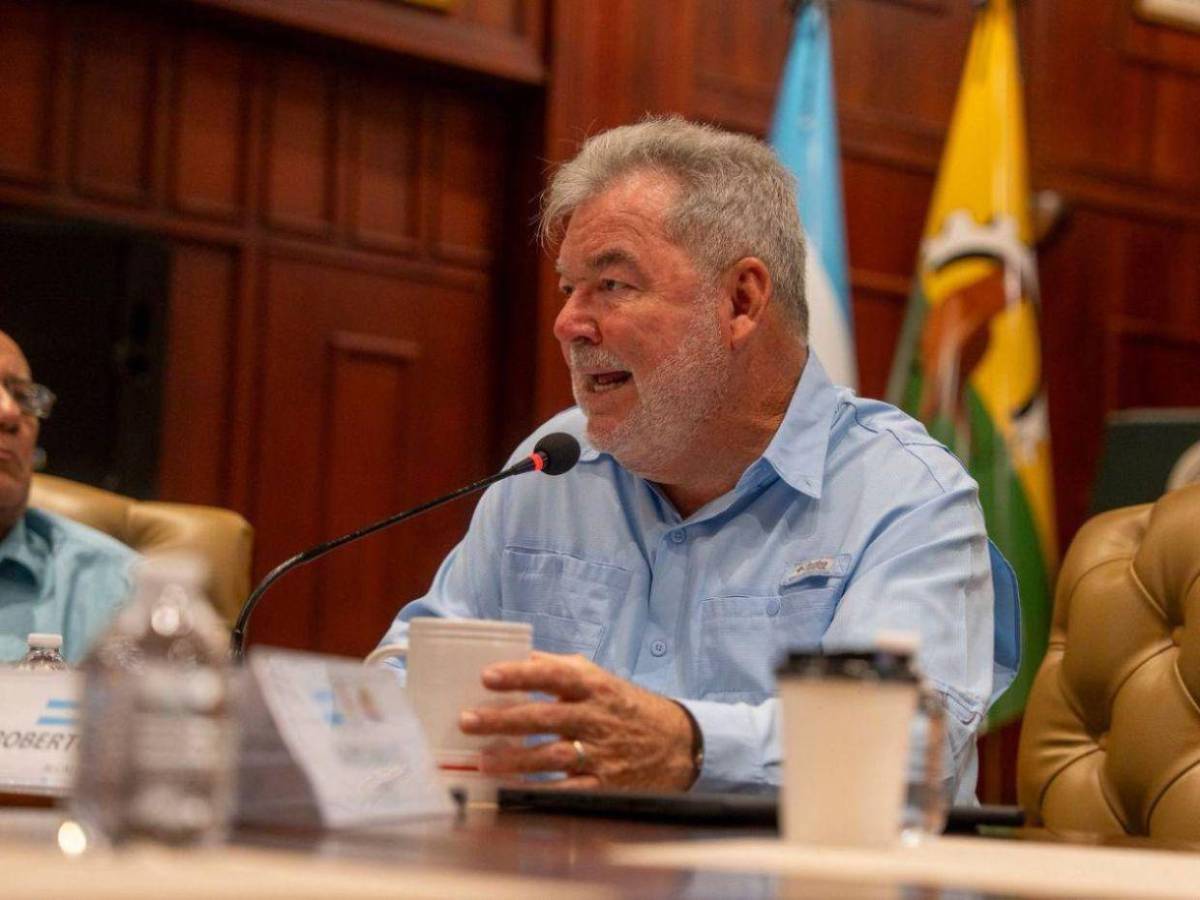 Trata de personas y fraude: las 10 líneas de investigación que rodean a Roberto Contreras