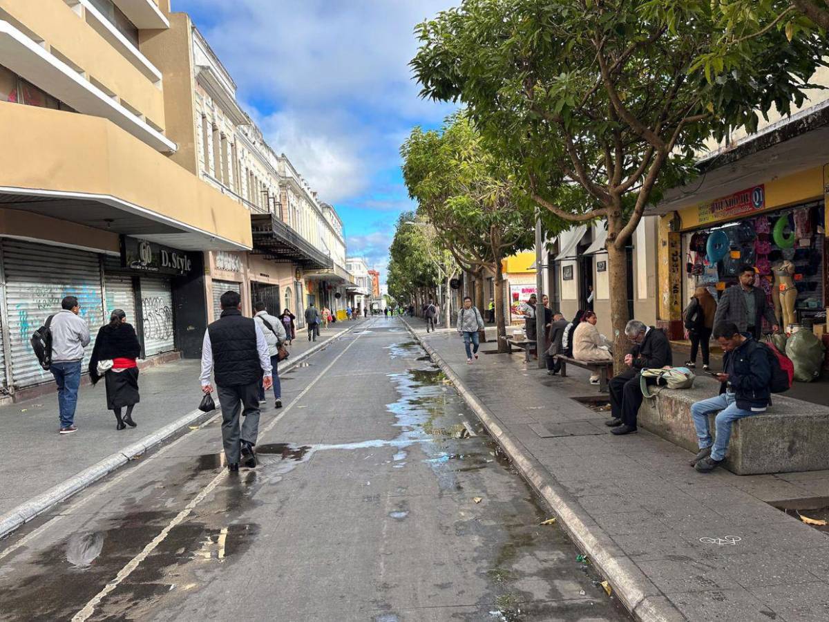Guatemala vive su primer día en estado de sitio y honra a nueve policías caídos