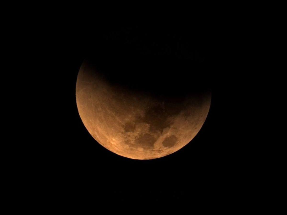 EN IMÁGENES: así se vio el eclipse lunar este martes 3 de marzo