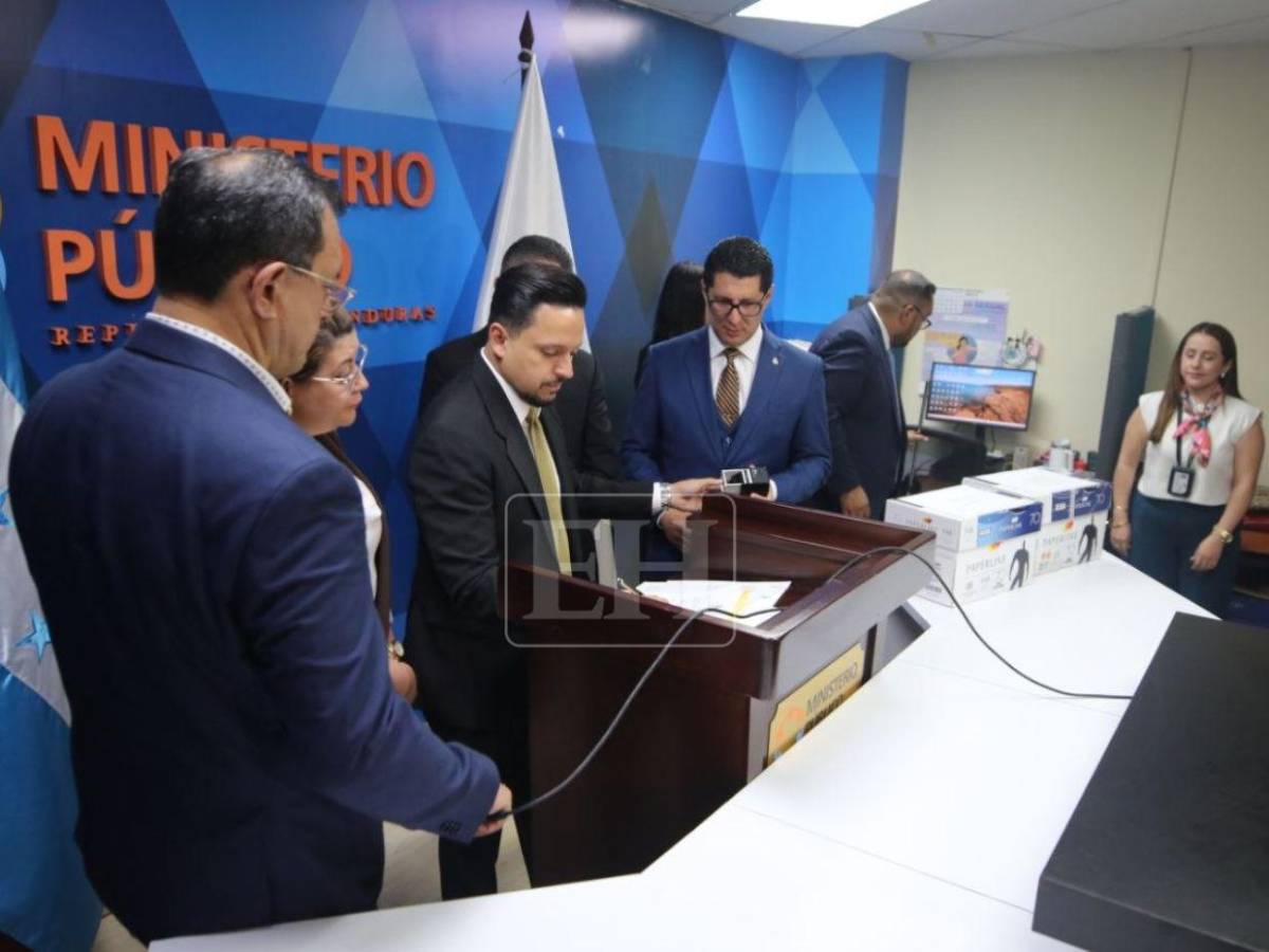 MP promete investigar sin sesgo juicios políticos, tras recibir expedientes