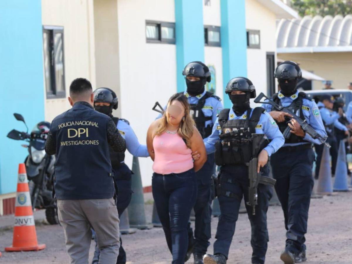 Cae La Santera, presunta pandillera que vigiló y entregó a joven para que lo mataran