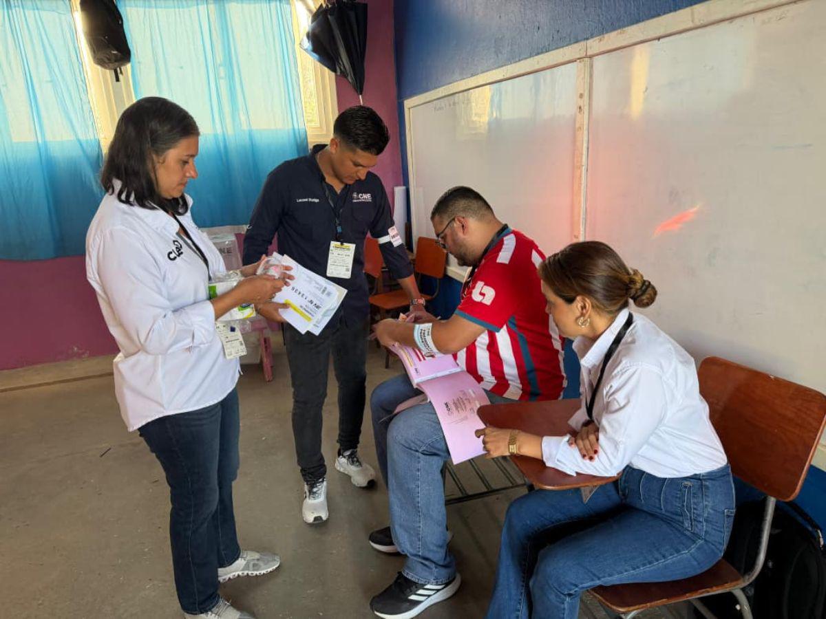 Sin disturbios y se espera un cierre en calma: así avanzan las elecciones en Guanaja