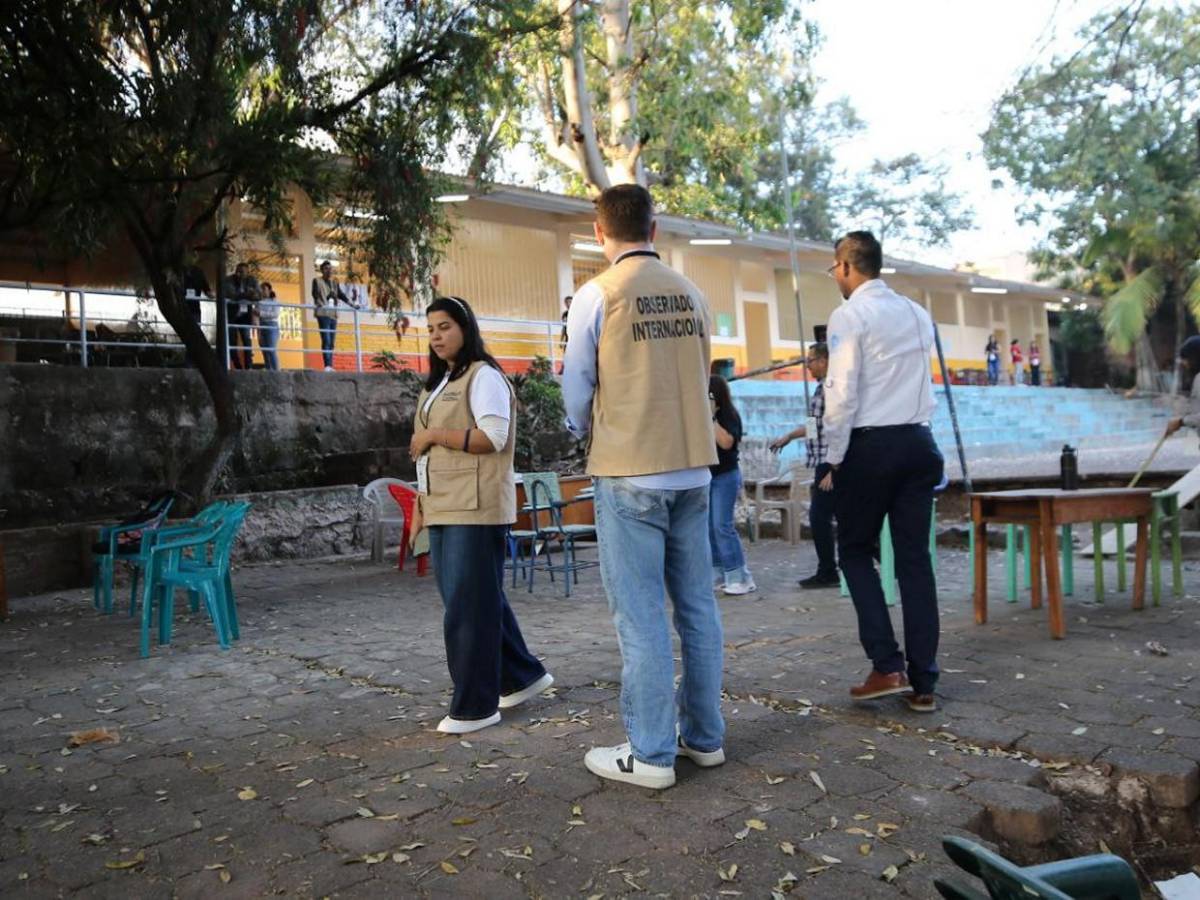 Retrasos e impasses presencian observadores electorales en las primarias 2025