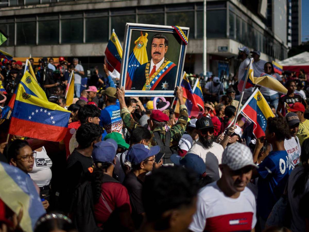 Chavistas marchan en Venezuela en respaldo a Maduro ante amenazas estúpidas de EE UU