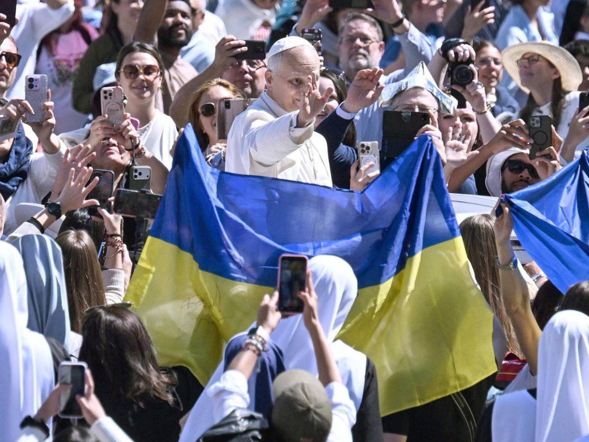 Papa León XIV preside multitudinaria misa de Pascua