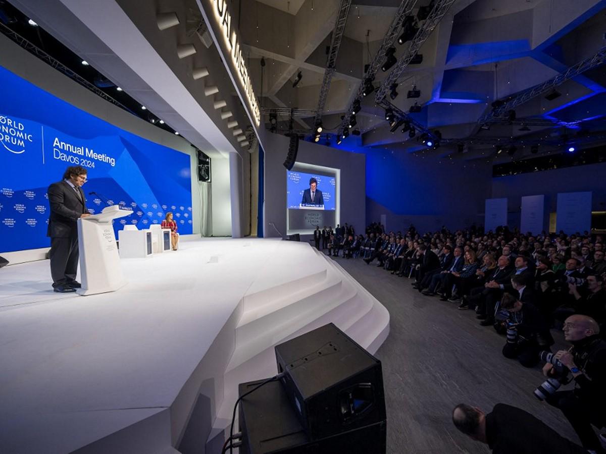 Sus opiniones sobre algunas cuestiones podrían chocar con las defendidas en este foro.