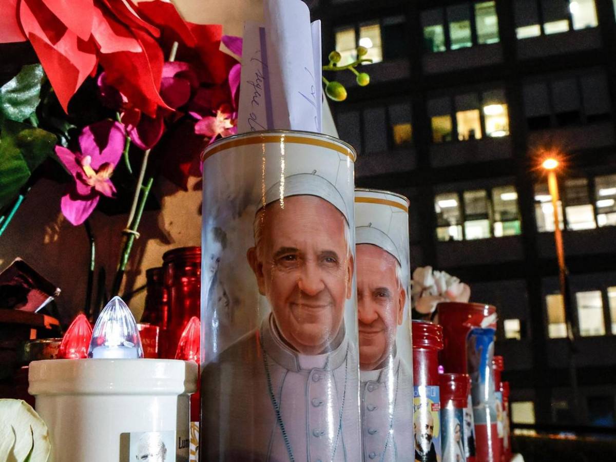 Salud del papa Francisco mantiene en constante oración  al pueblo católico