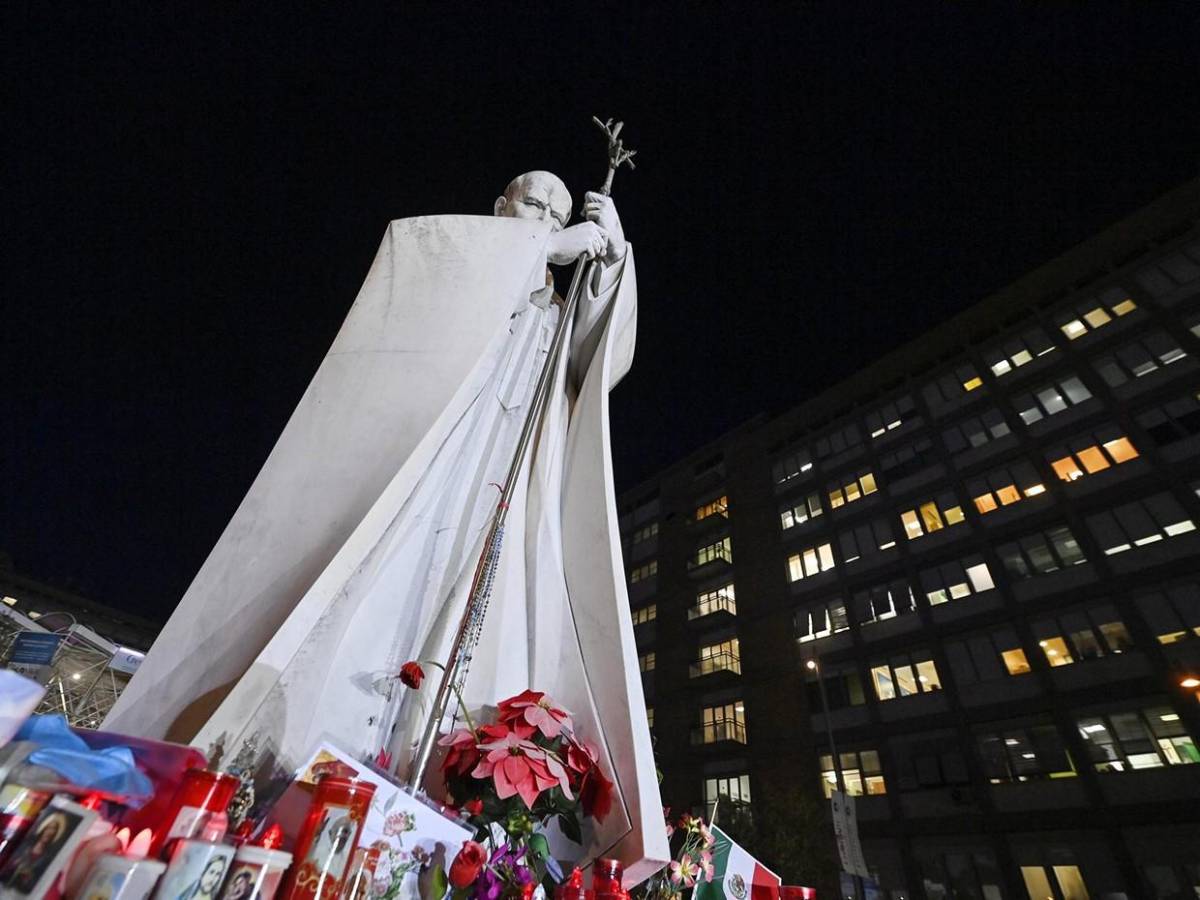 Salud del papa Francisco mantiene en constante oración  al pueblo católico