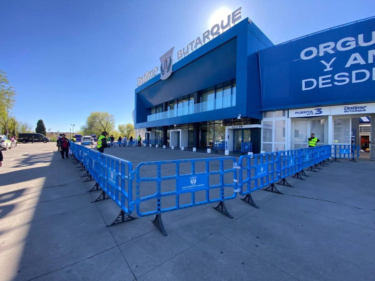 Banda que estuvo con Daddy Yankee sorprende en juego de Honduras y el Chucky peruano