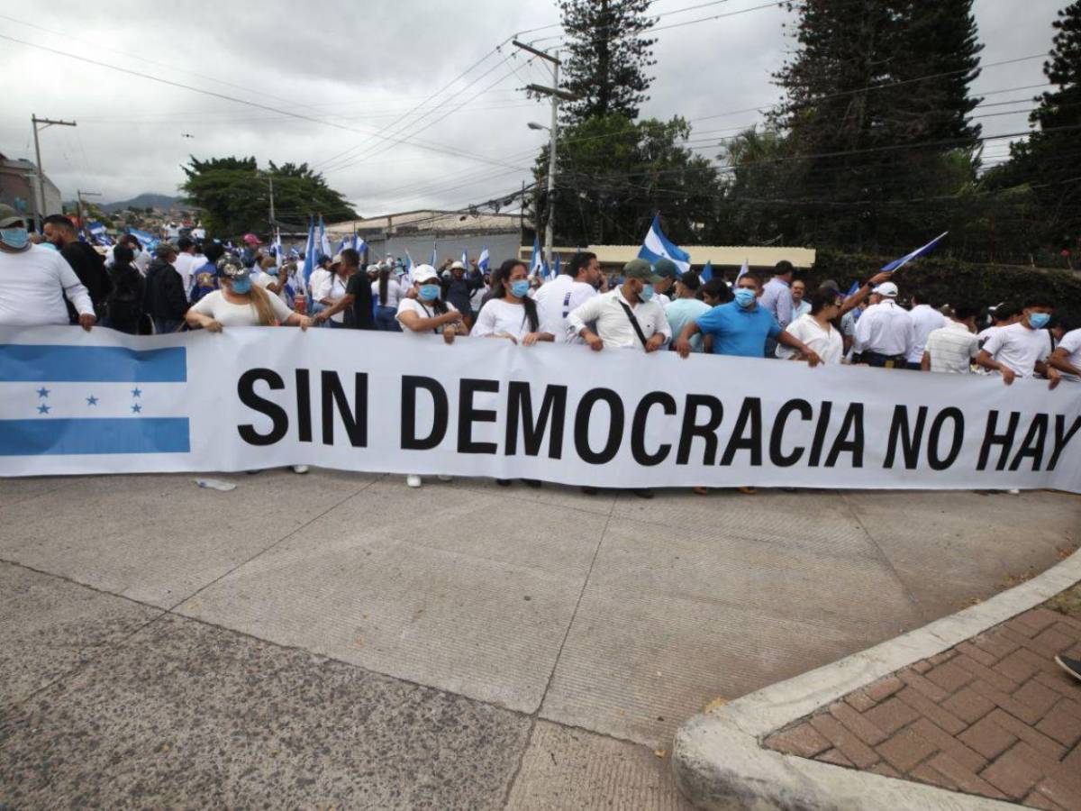 Sin democracia no hay paz: los mensajes en la marcha del Partido Nacional