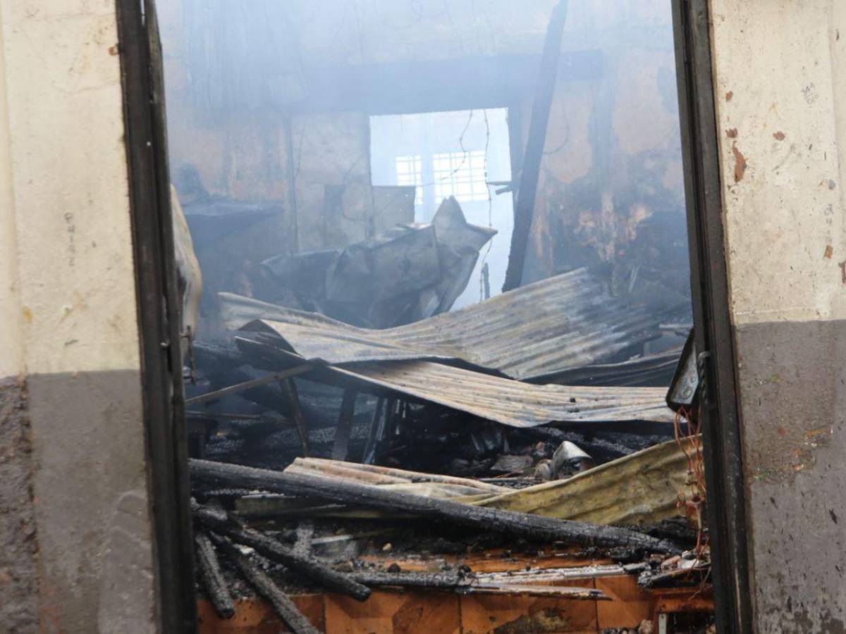 Histórico Chinda Díaz queda en escombros tras voraz incendio en el centro de la capital
