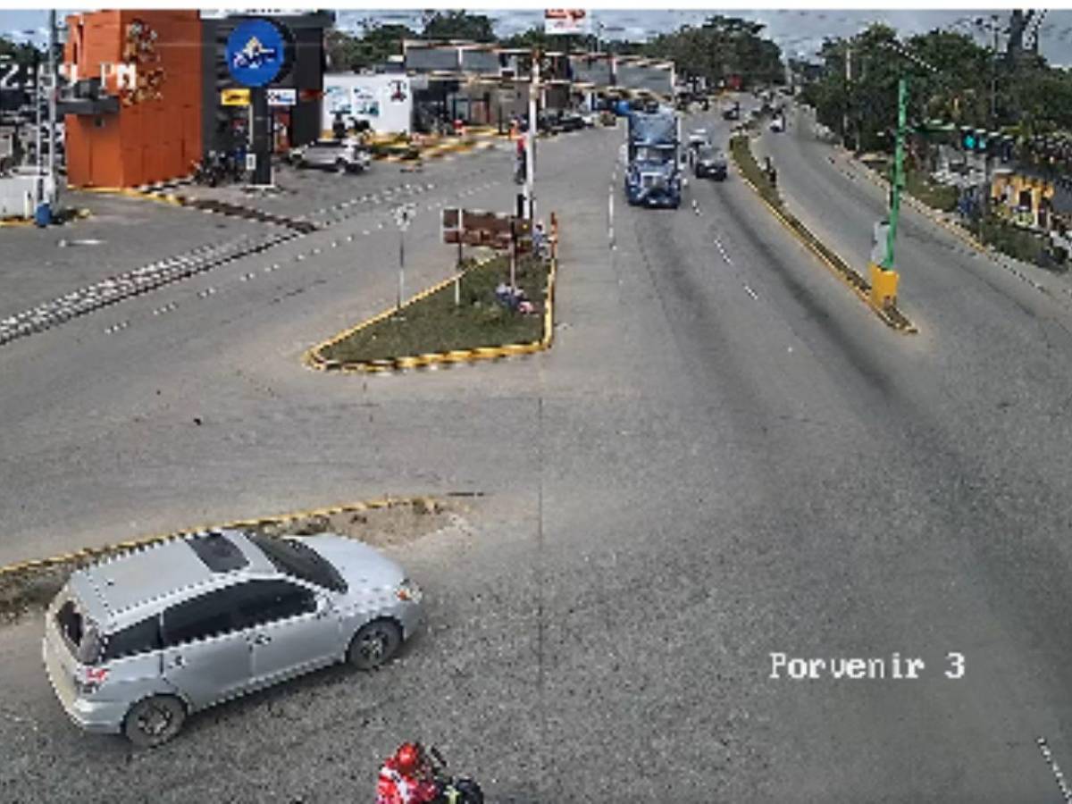 Cuadro a cuadro: momento en que hombre cruzó semáforo en rojo y murió un bebé en Cortés