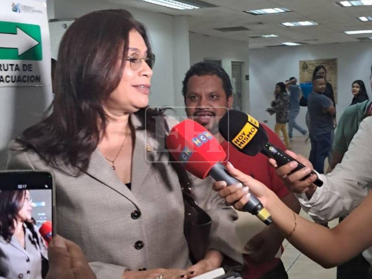 Es inocente: Rixi Moncada defiende a Melvin Cevallos en su audiencia inicial