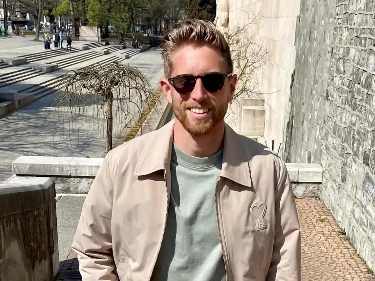 Futbolista no logra sobrevivir y muere frente a su pareja mientras estaban de vacaciones