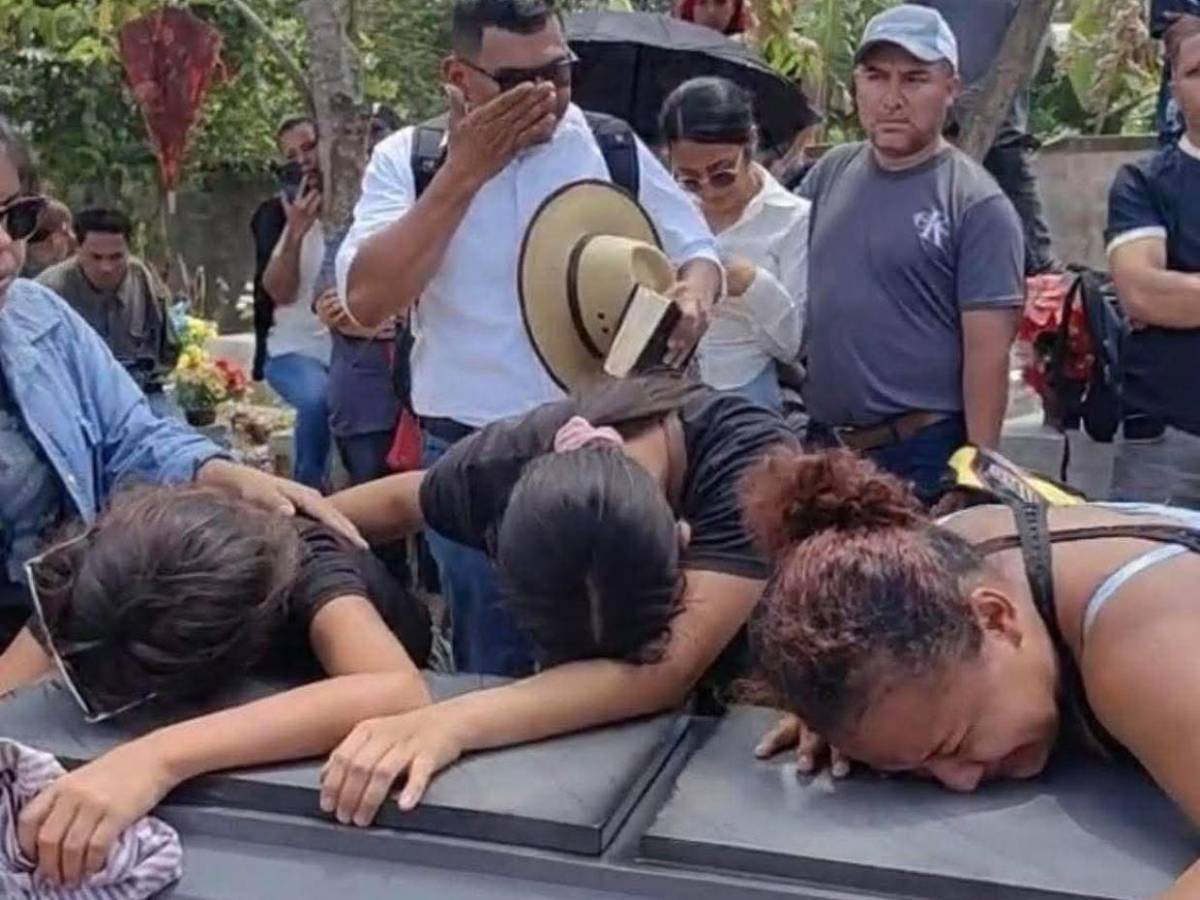 Una madre desconsolada y una familia en luto: entierro de la tiktoker Katherine Mejía