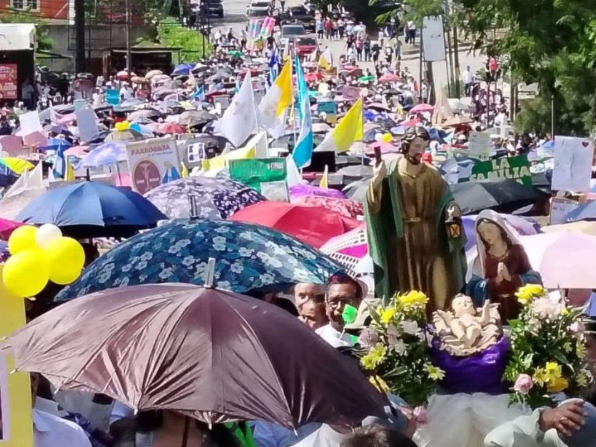 Caminata de iglesias en Gracias, Lempira: cientos de personas oran por la democracia y la paz