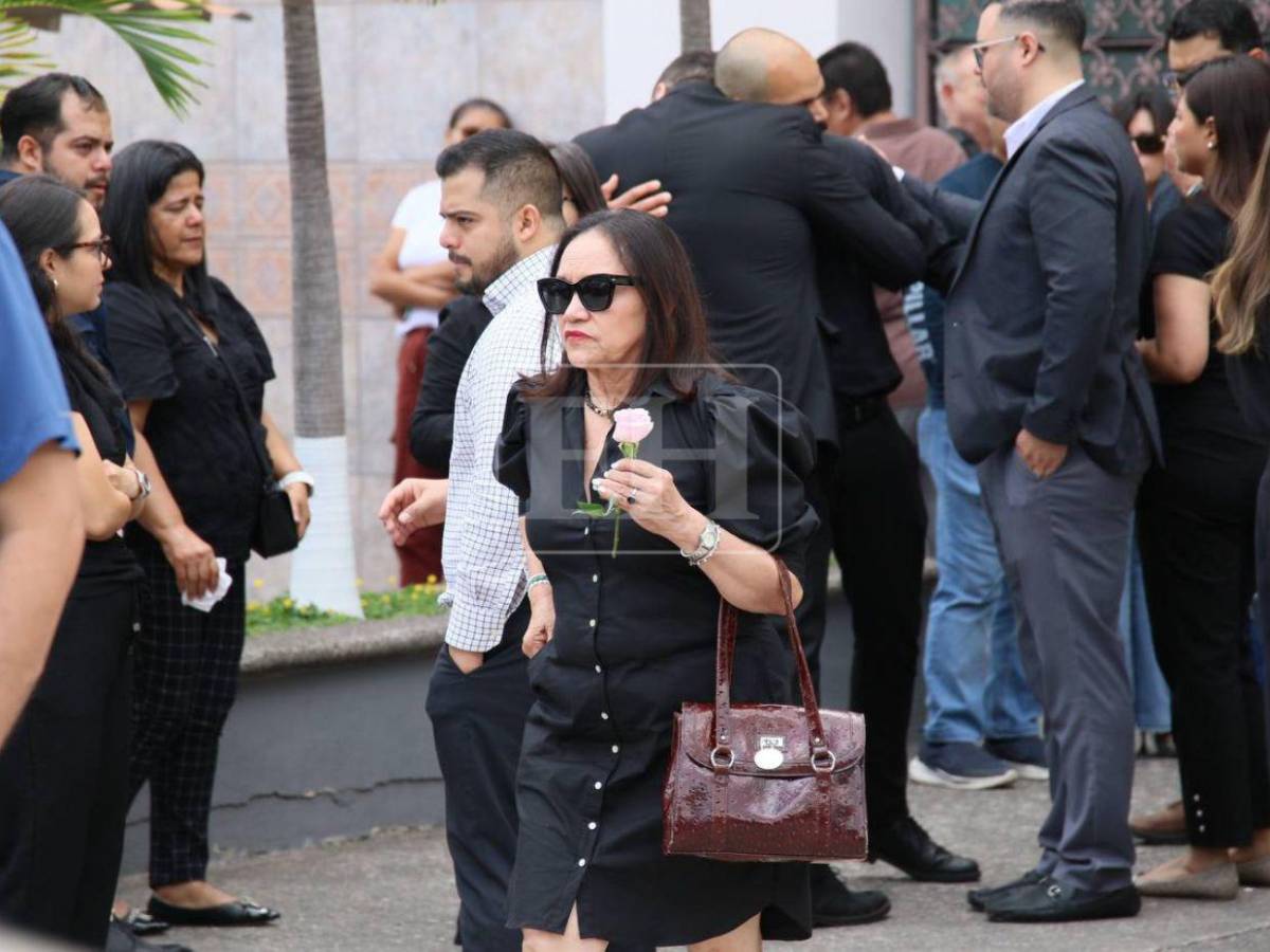 Inicia cortejo fúnebre: el último recorrido en despedida de Chef Sandra Díaz del Valle