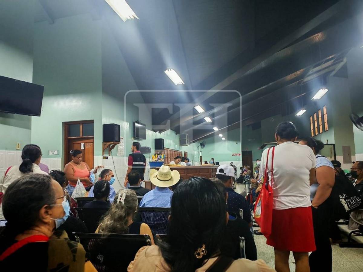 Abarrotada lucen salas del Hospital El Toráx por infecciones respiratorias