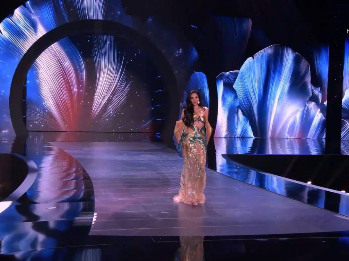 El elegante look de Alejandra Fuentes en la preliminar de Miss Universo 2025