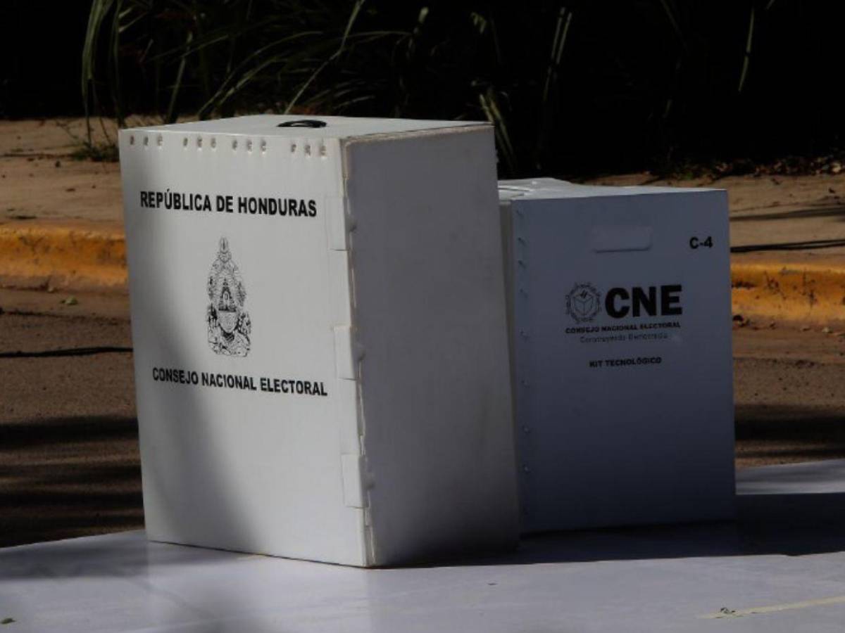 Dos jugadores de Olimpia se unen a movimiento de Salvador Nasralla y un DT que fue candidato de Libre