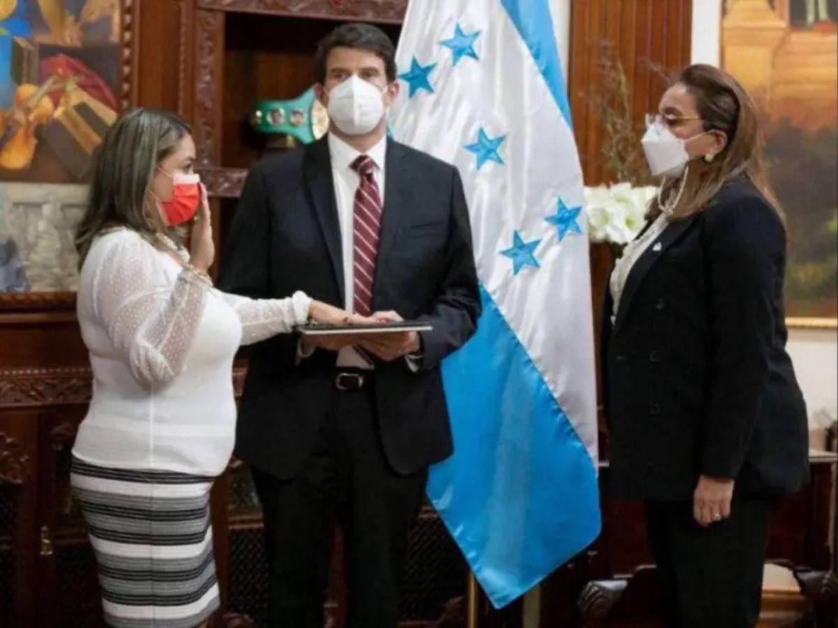 ¿Qué dicen los audios por los que fue capturada Dulce Villanueva, exdirectora del Dinaf?