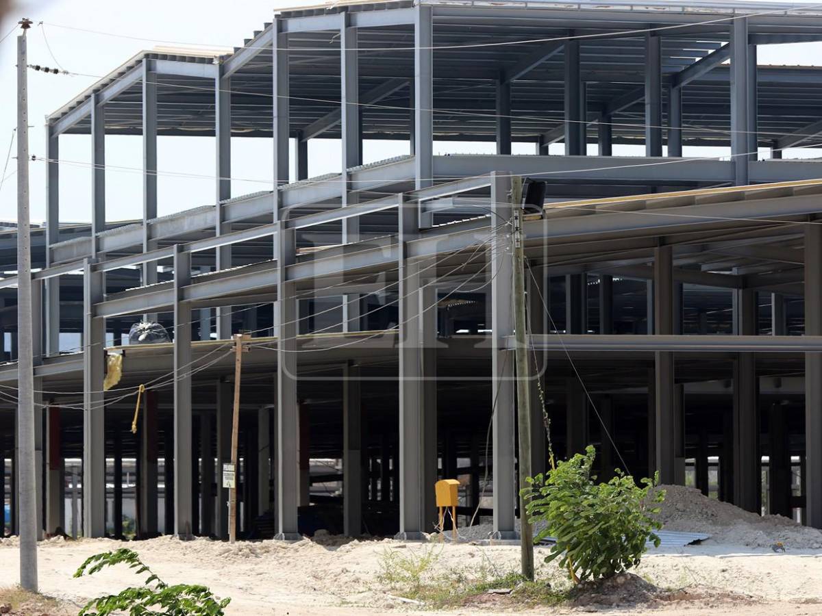 El millonario aumento en costo de tres hospitales sin terminar ¿Qué pasó con el presupuesto?