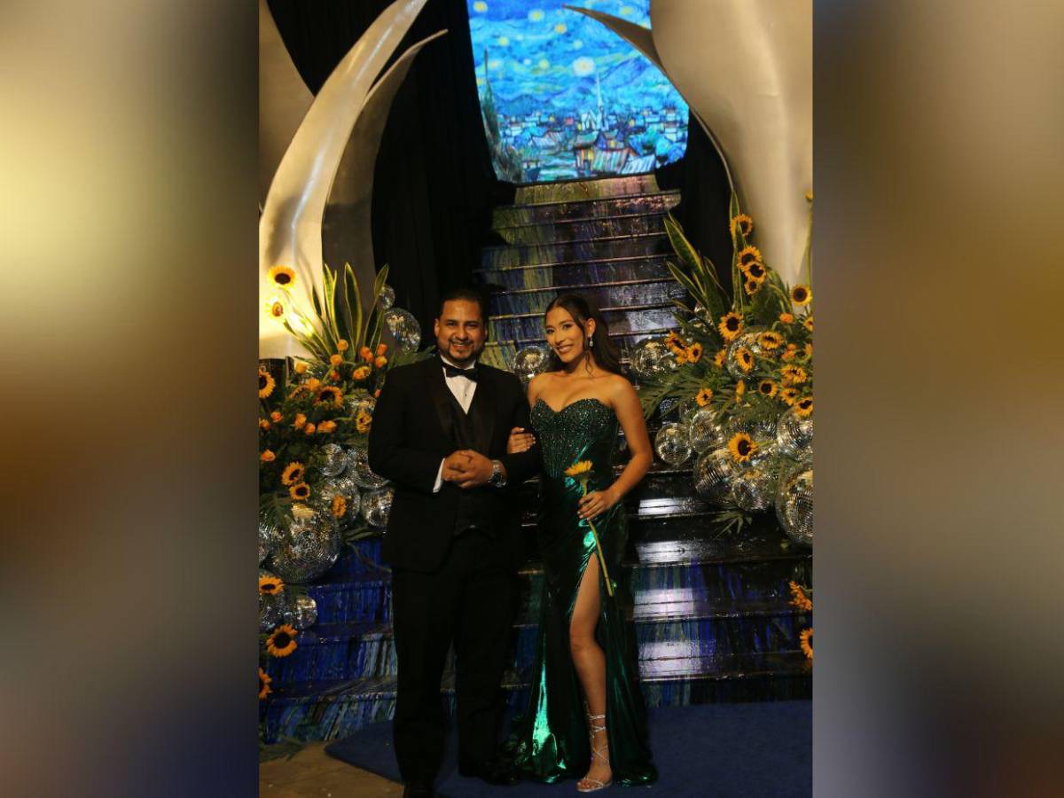 Desfile de los seniors 2025 de la Dowal School junto a sus padres