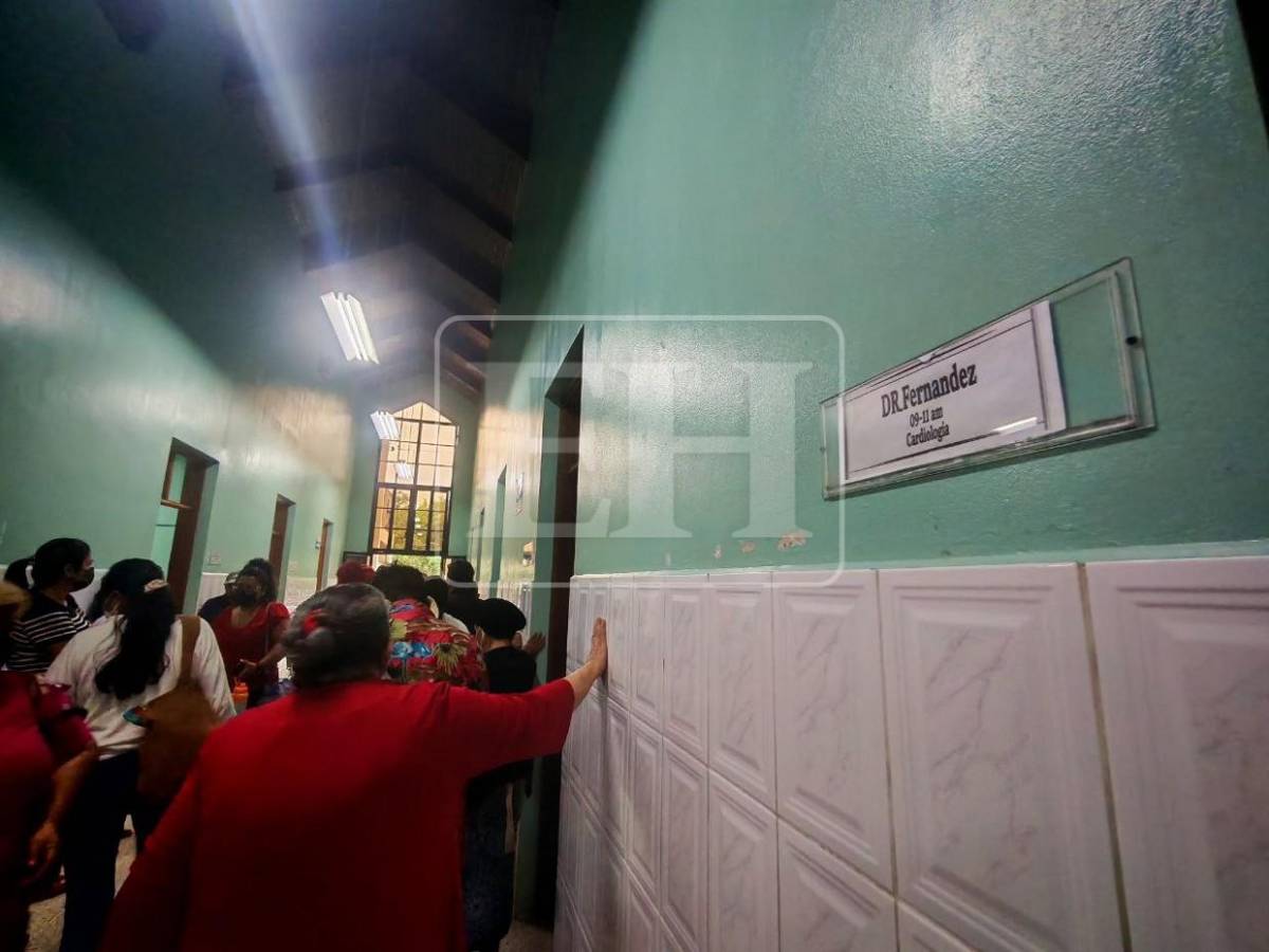 Abarrotada lucen salas del Hospital El Toráx por infecciones respiratorias