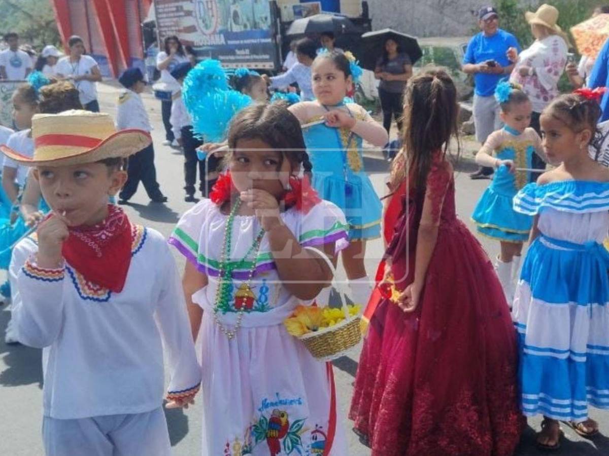 Color, música y acrobacias marcan los desfiles patrios de prebásica en Tegucigalpa
