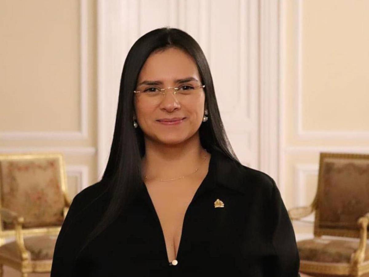 ¡Cardona arremetió! Así llegó Isis Cuéllar al CN tras ausentarse seis meses por escándalo de Sedesol