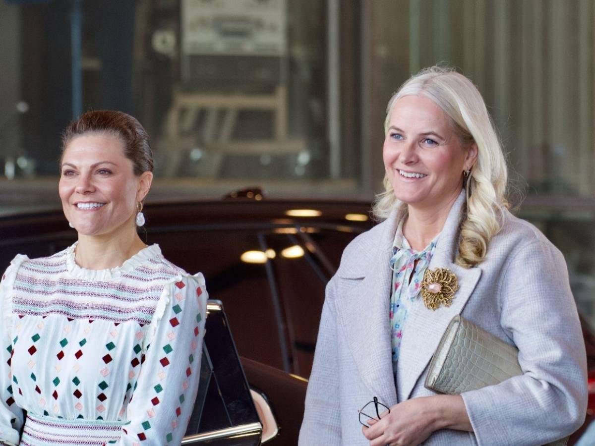 La princesa Mette-Marit habla sobre su vínculo con Epstein: Fui manipulada y engañada