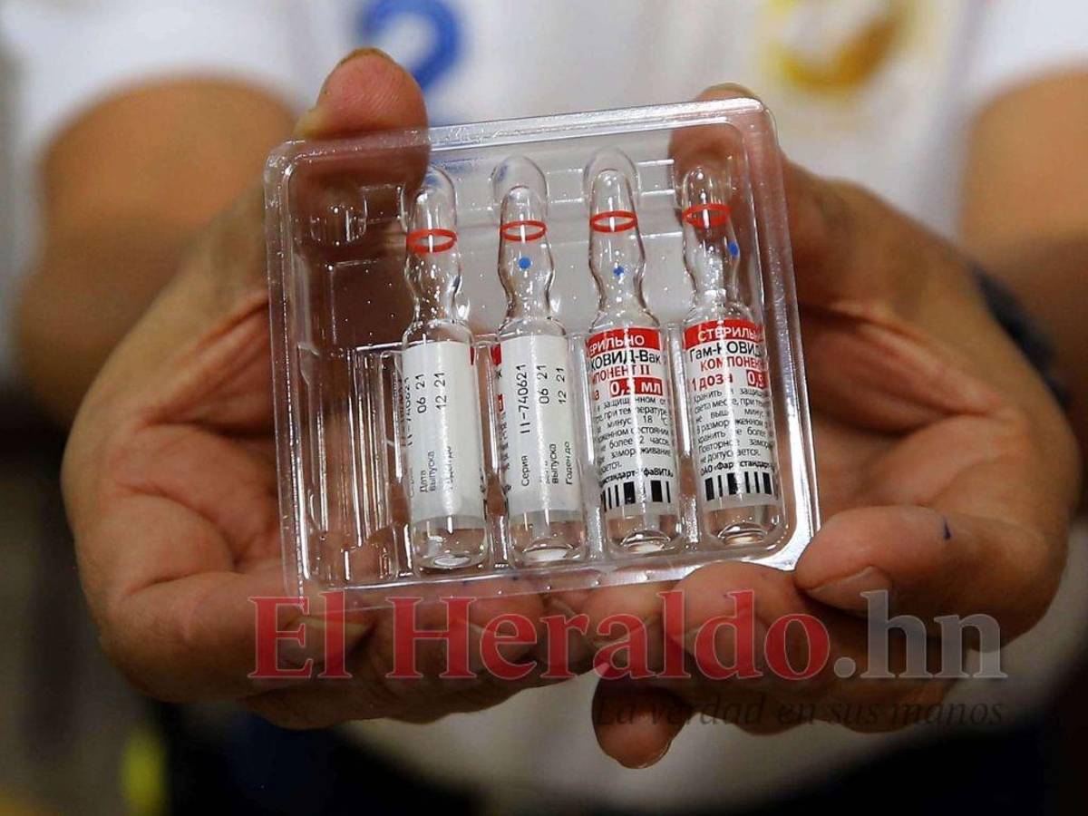 Salud anulará la compra de 4.4 millones de dosis de Sputnik V