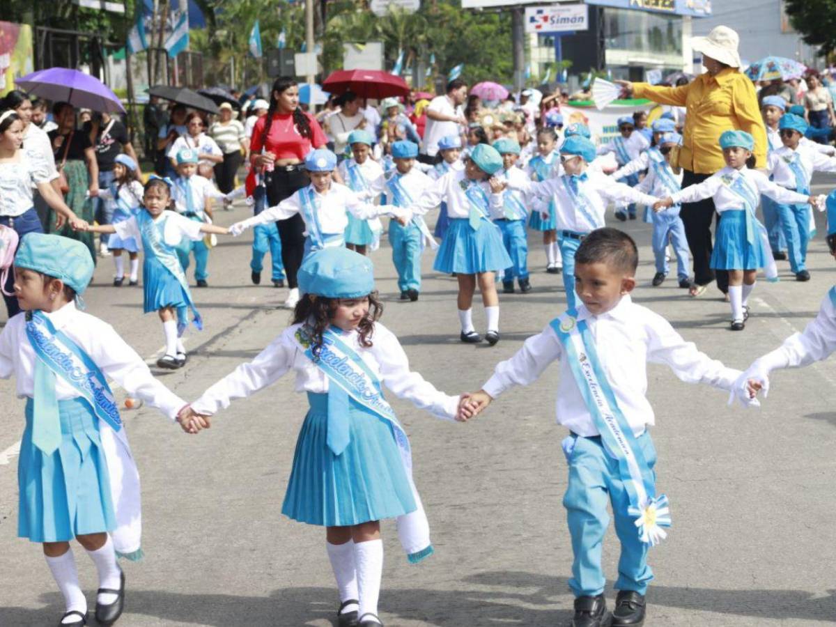 Con color y alegría, niños de San Pedro Sula honran a la patria en desfiles